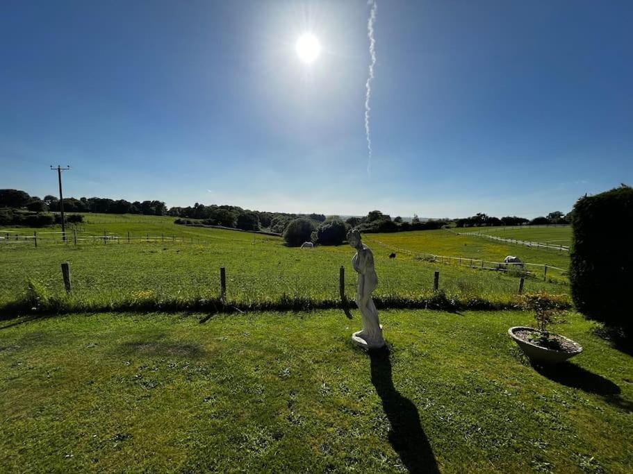 Byre - Farm Cottage On 9 Acre Equestrian Small Holding Salisbury Exterior photo